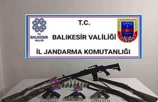 Ayvalık’ta jandarmadan kaçak içki operasyonu