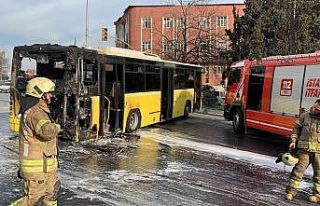 Bağcılar’da İETT aracı alev alev yandı
