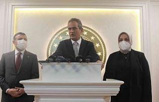 Bakan Özer: "Yüz yüze eğitime kararlılıkla...