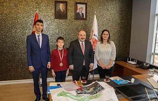 Bakan Varank’tan Dünya Şampiyonu Yüksel’e TEKNOFEST...