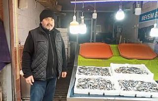 Balık hırsızı karga kamerada