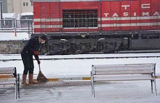 Balıkesir’de kar yağışı etkili oluyor