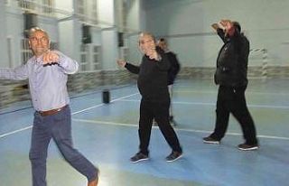 Balıkesir’de mahalle muhtarları zeybek, çökertme...