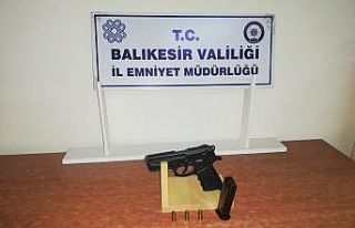 Balıkesir’de polis 28 aranan şahsı gözaltına...
