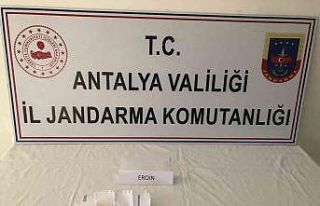 Barın deposundan sandalye çalarken suçüstü yakalandılar