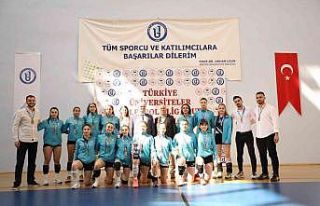 Bartın Üniversitesi Kadın Voleybol Takımı ikinci...