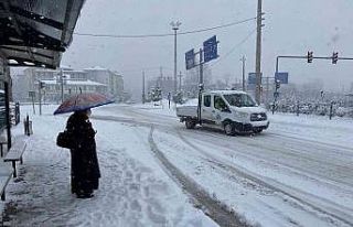 Bartın’da kar yağışı nedeniyle 210 köy yolu...