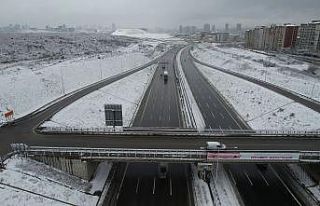 Başakşehir Kuzey Marmara Otoyolu’ndaki kar havadan...