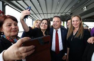 Başkan Böcek, Antalyalı kadın muhtarlarla buluştu