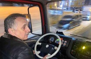 Başkan Çağırıcı tuzlama aracını kullandı