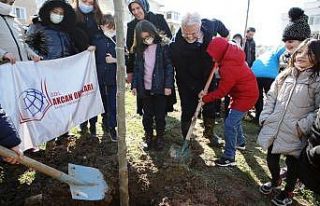 Başkan Erdem öğrencilerle fidan dikti