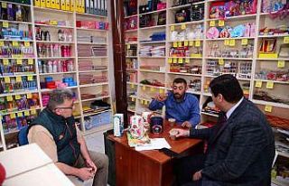 Başkan Oğuz esnafı yalnız bırakmıyor