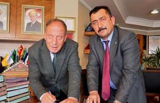 Başkan Oprukçu sendika ile imzaları attı