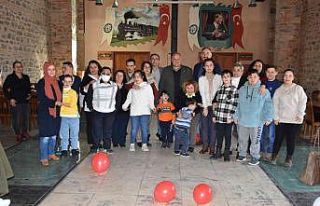 Başkan Özcan özel çocukları yalnız bırakmadı