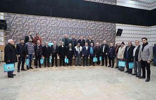 Başkan Şayir, emekliye ayrılan personeller ile...