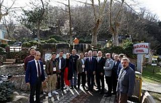 Başkan Taban Kazakistanlı gazetecileri Oylat’ta...