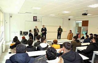 Başkan Yalçın KAYÜ’lü gençlerle