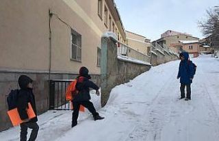 Bayburt’ta kar yağışı etkisini sürdürüyor
