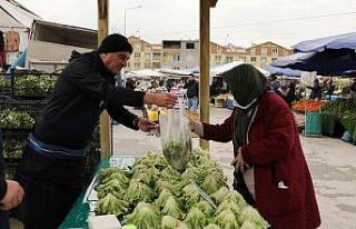 Belediye tezgahında marul 5 lira