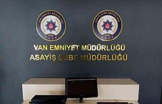 Belediyeye ait kitap kafede bilgisayar hırsızlığı