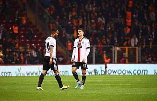 Beşiktaş bu sezon ilk derbi mağlubiyetini aldı