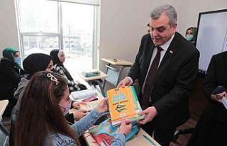 Beyazgül genç öğrencilerle bir araya geldi