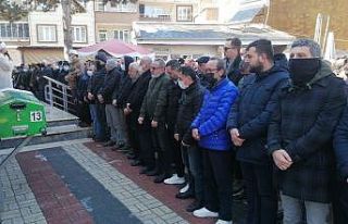 Bıçaklanarak öldürülen genç adam son yolculuğuna...