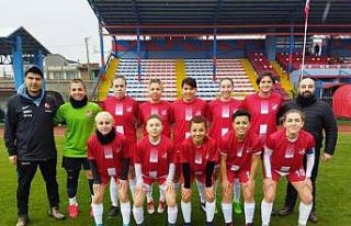 Bilecikspor kadın futbol takımı bir düzineden...