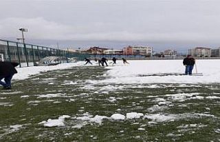 Bilecik’te futbol müsabakalarına kar engeli