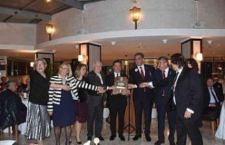 Bodrum Belediye Başkanı Aras’a hizmet ödülü...