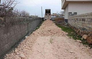 Bozova kırsal mahallelerinde stabilize yol çalışmaları...