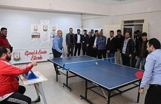 Bozova’da tenis turnuvası düzenleniyor