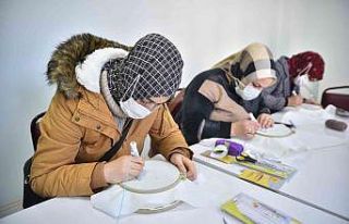 Bu okulda çocuklar da anneleri de öğrenci