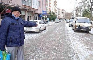 Bu yolda araçlar adeta zıplayarak geçiyor