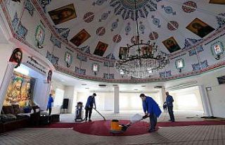 Buca’daki ibadethanelerde Ramazan temizliği