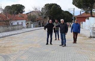 Burhaniye’de bozulan yollar tamir ediliyor