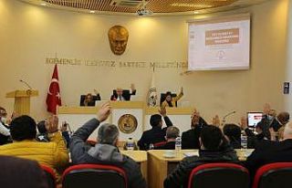 Burhaniye’de zincir marketlere belediyeden düzenleme