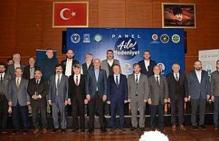 Bursa’da ’Aile ve Medeniyet’ paneline yoğun...