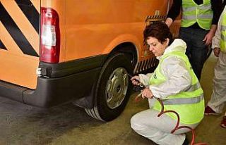 Bursa’da kadın sürücülere araç bakım eğitimi