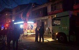 Bursa’da mobilya imalathanesine korkutan yangın