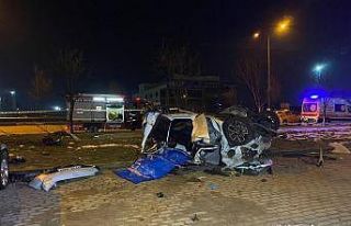 Bursa’da otomobil taklalar atarak 50 metre sürüklendi:...
