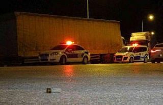 Bursa’da sokakta yürüyen 2 kişiyi pompalı tüfekle...