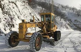 Büyükşehir ekiplerinin karla mücadelesi gün boyu...