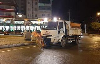 Büyükşehir karla mücadele mesaisinde