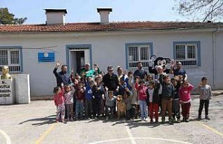 Büyükşehir miniklere hayvan sevgisi aşılıyor