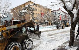 Büyükşehir’in kar timleri kenti baştan aşağı...