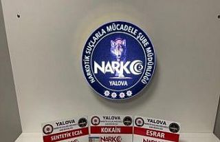 Çakar lamba ve polis sireni bulunan araçtan uyuşturucu...