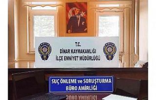 Çaldıkları dizüstü bilgisayarlar ile yakalandılar