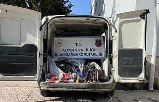 Çaldıkları kabloları yakarken yakalandılar