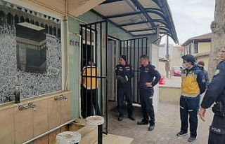 Cami görevlisi yaşlı adam evinde ölü bulundu
